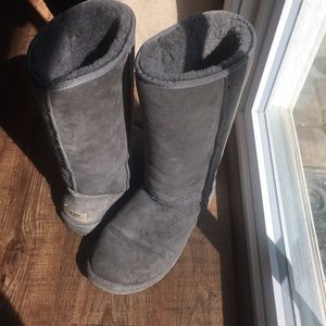 Ugh Classic Tall boot